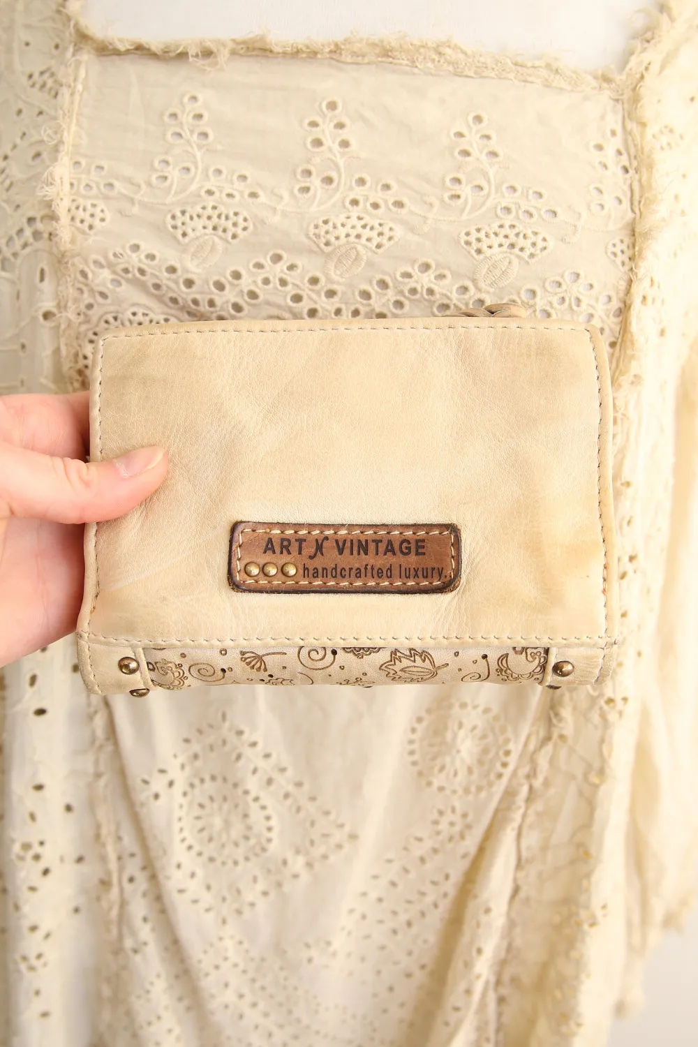 ART N' VINTAGE RAVEN FOLDOVER  LEATHER WALLET CREAM