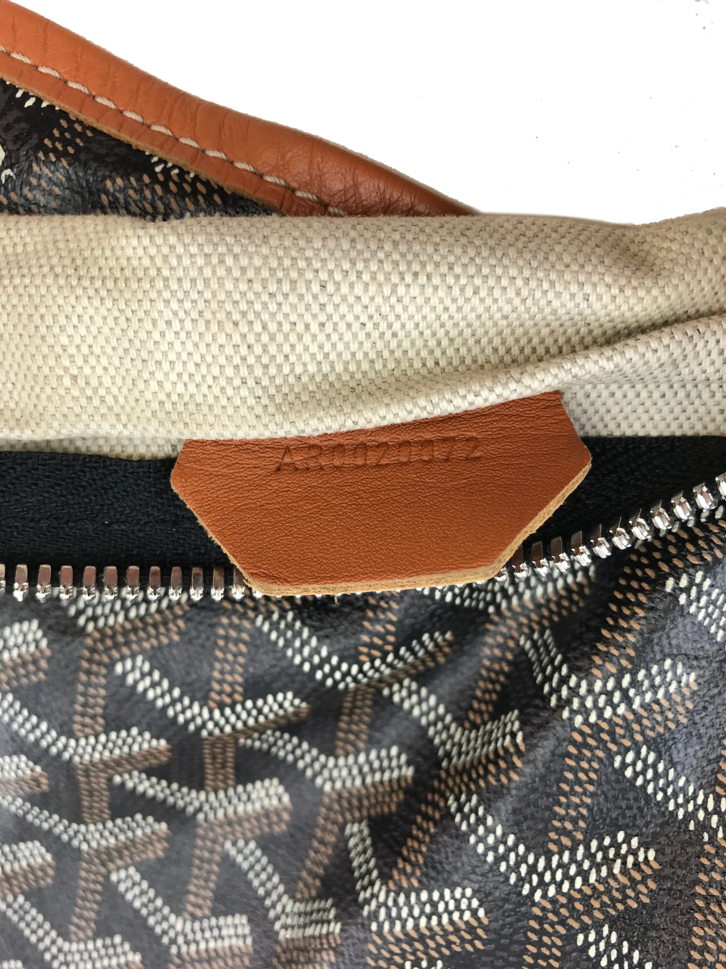 Goyard Chevron Fidji Zip Hobo