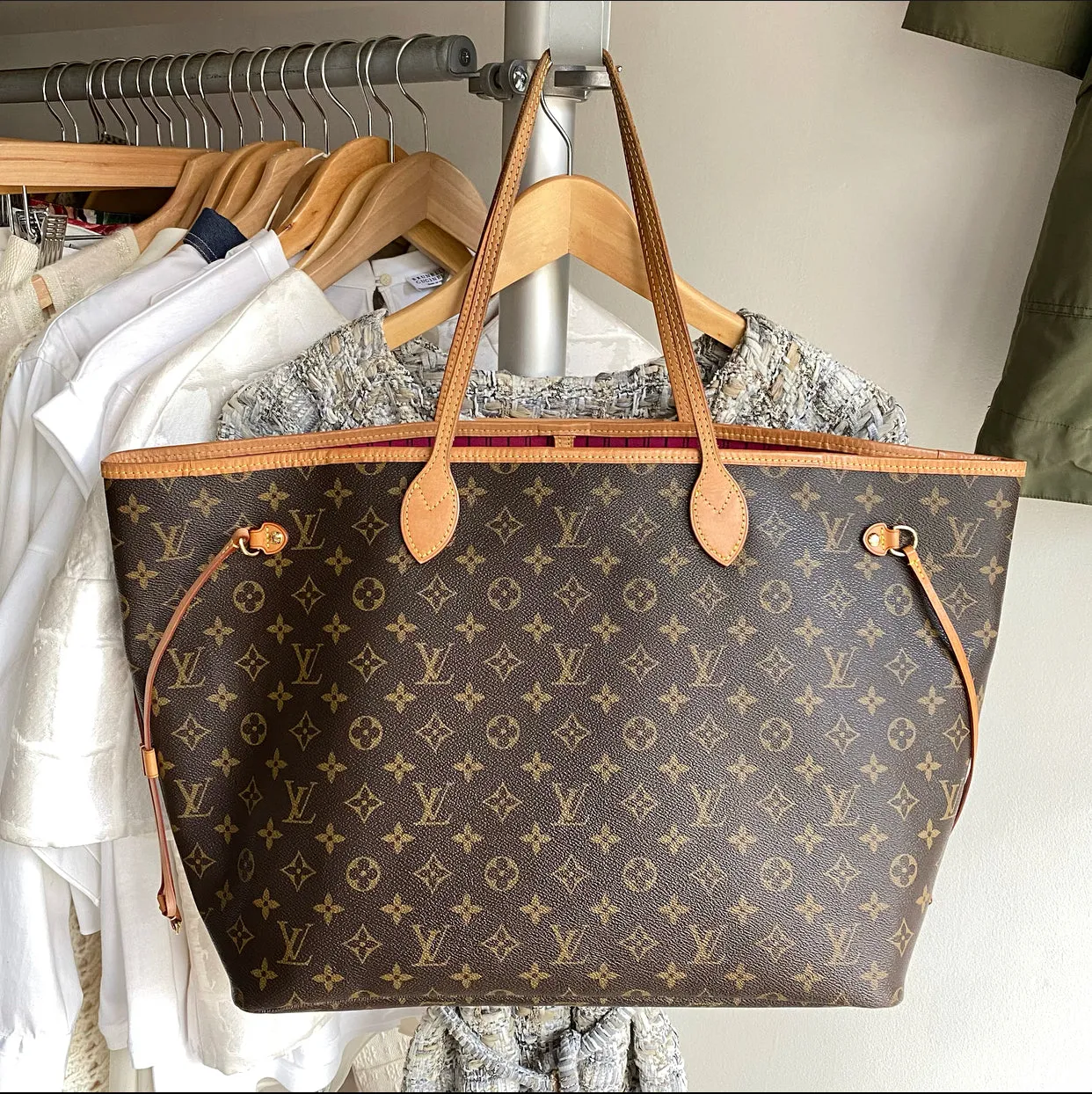 Louis Vuitton Monogram Neverfull GM Large Tote Bag and Pouch